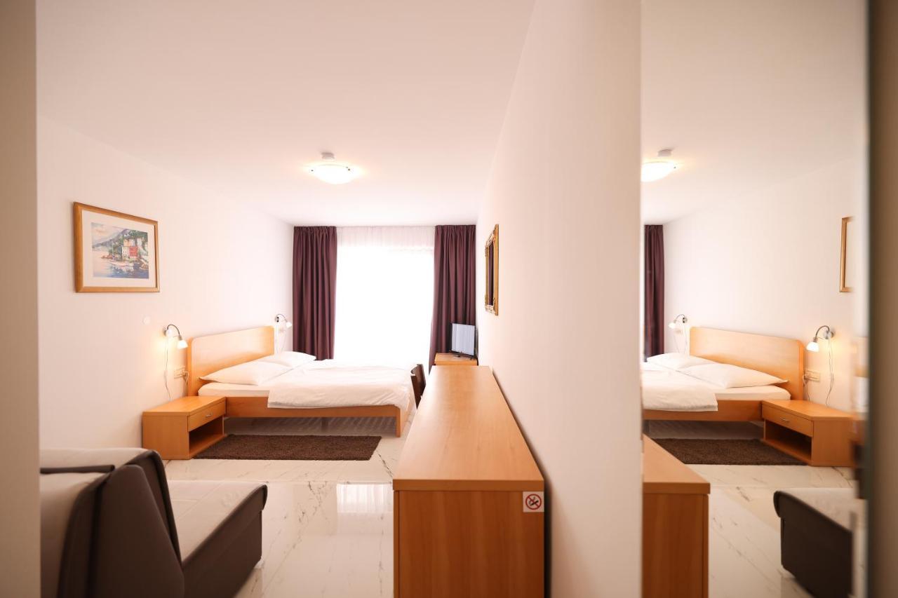 Depadansa Hotel Lucija*** Posedarje Esterno foto